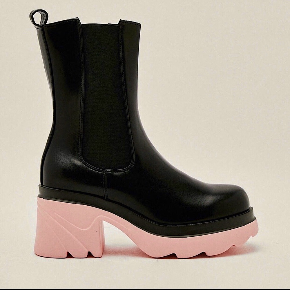 Contrast Chelsea boot NWT (box)